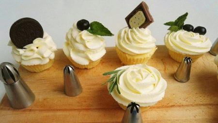 Pastry nozzles-roses for cream