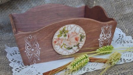 Features and selection of breadcrumbs