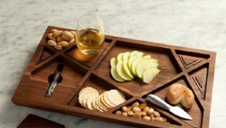 Trays: materials, forms and design