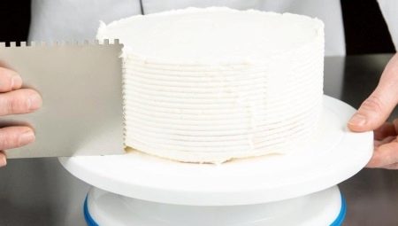 Rotating cake stands