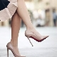 Beige patent leather heel shoes