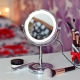 Table mirror with light: features of choice