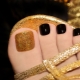Pedicure design ideas with gold