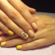 Ideas bright manicure with a bee