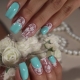 How beautifully arrange your nails in white and blue colors?