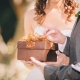 What gifts to present to guests at the wedding of the newlyweds?