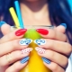Design features summer manicure