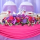 Flower arrangement on the wedding table: features, tips on design and placement