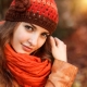 What colors in clothes, makeup and accessories are suitable for brown-haired women?