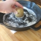 How to ignite a cast iron skillet?