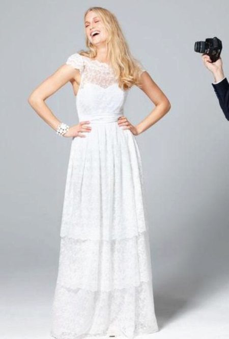 Wedding dress with open back