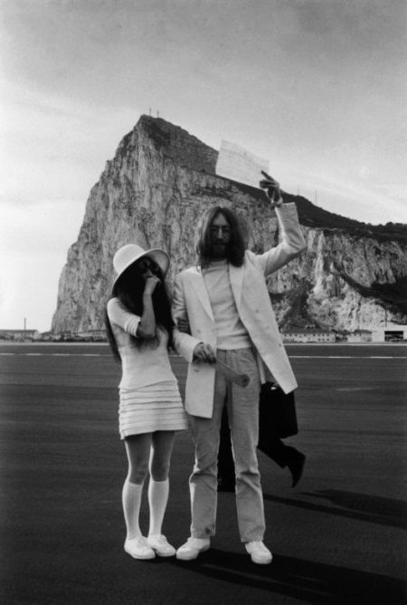 Short wedding dress Yoko Ono