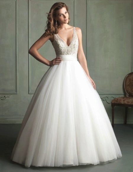 Wedding dress in style of the princess