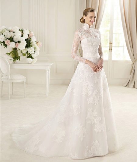 Wedding dress with lace sleeves