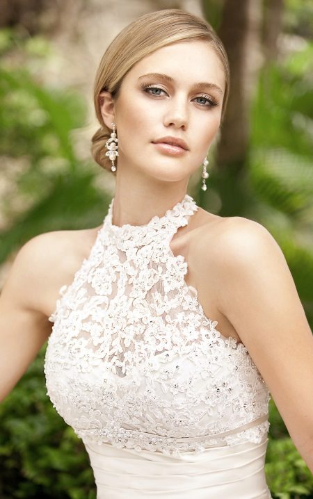 Wedding dress with stand-up collar