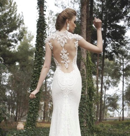 Open back in sexy wedding dress