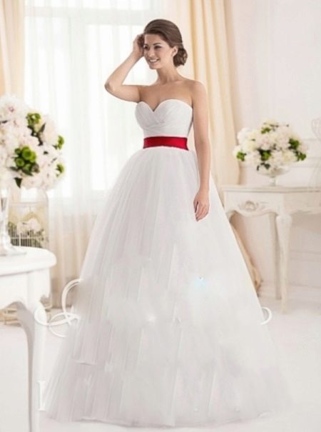 Wedding dress with a sweetheart neckline and a red belt