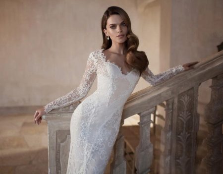 Wedding dress of lace and rhinestone