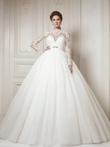 Wedding dress for pregnant women magnificent