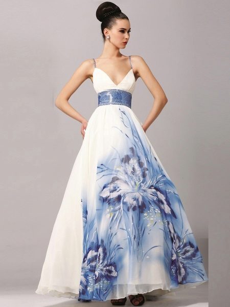Wedding dress with a large pattern for pregnant women