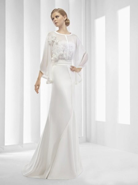 Wedding dress with open shoulders