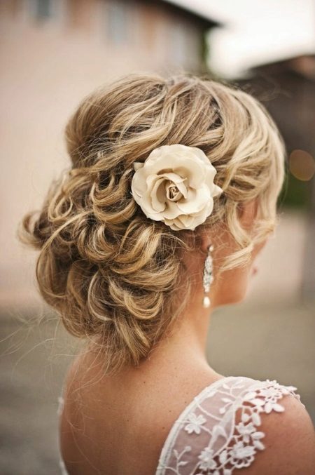 Suitable hairstyle for a beach wedding