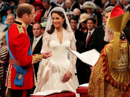 Wedding dress Kate Middleton with lace inserts