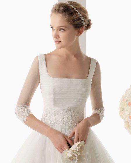 Openwork belt on a wedding dress