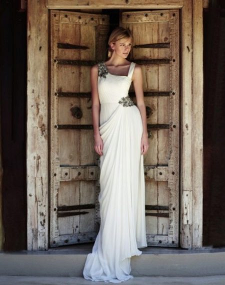 Wedding dress assorted in Greek style