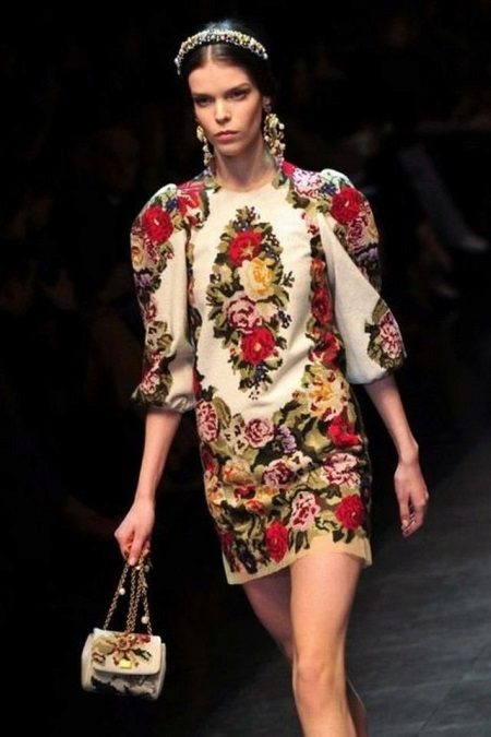 Wedding short dress with embroidery