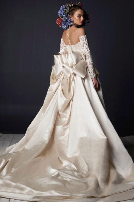 Wedding magnificent dress with a train and a lace top