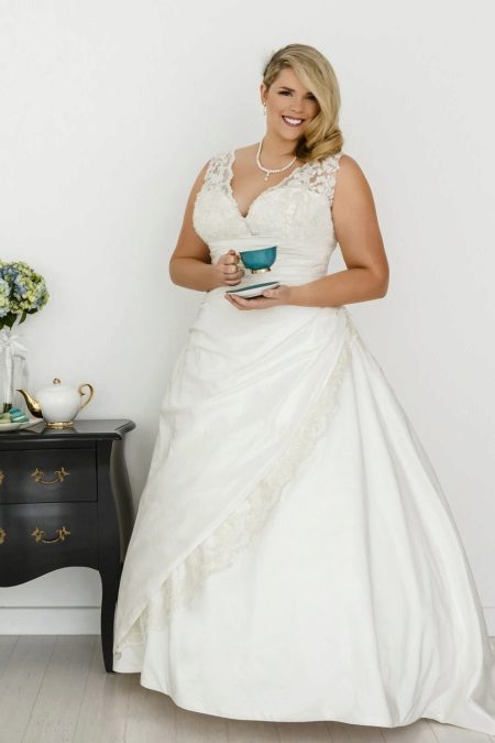 Wedding dress for full brides