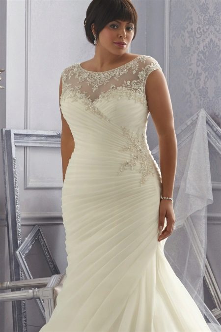 Beautiful wedding dress for full