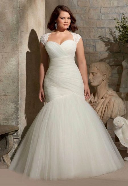 Mermaid style wedding dress for full