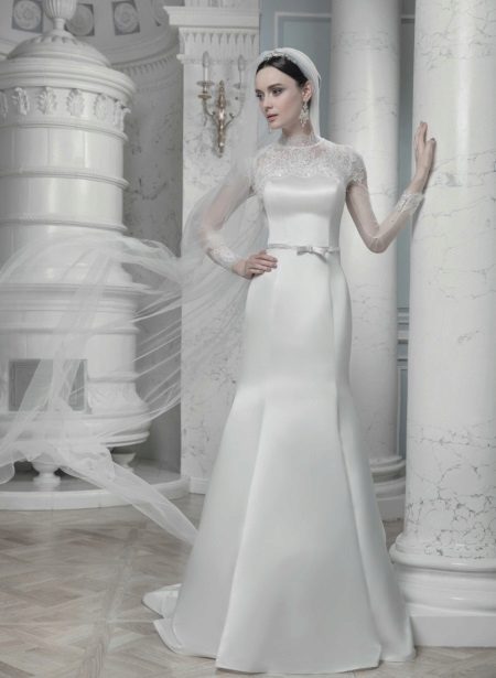 Wedding dress for wedding closed with a veil