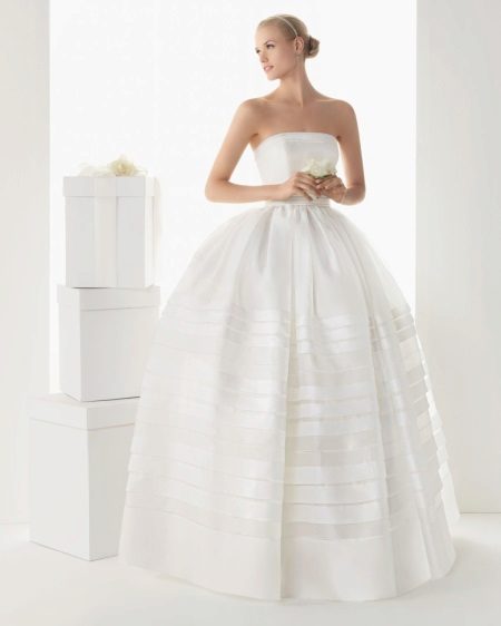 Very luxurious wedding dress