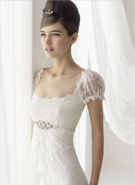 Empire style hairstyle