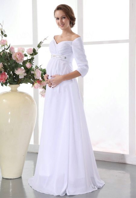 Wedding dress in the Greek style closed