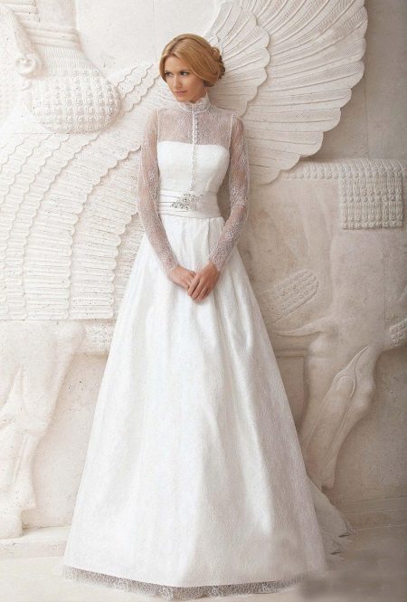 Wedding dress with long sleeves
