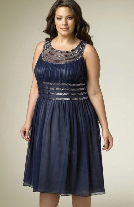 Short evening dress for the full in the Greek style