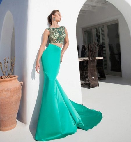 Evening dress with year skirt