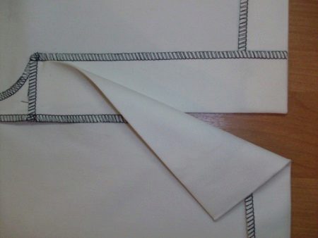 Performance slots on the skirt