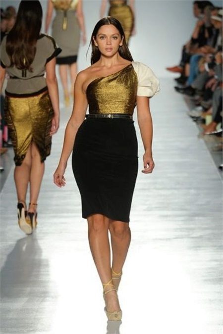 Stylish one shoulder dress for full