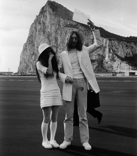 Short wedding dress Yoko Ono