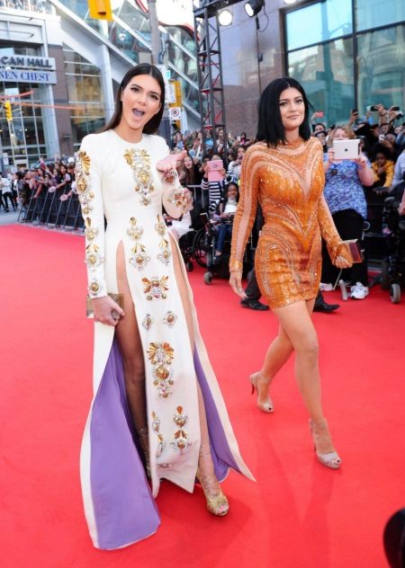 Evening dress Kendal Jenner with cuts