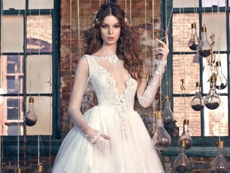 Open cut neckline on a wedding dress