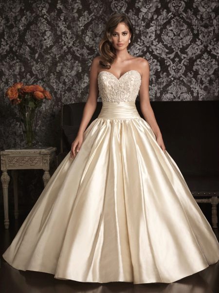 Magnificent ivory wedding dress