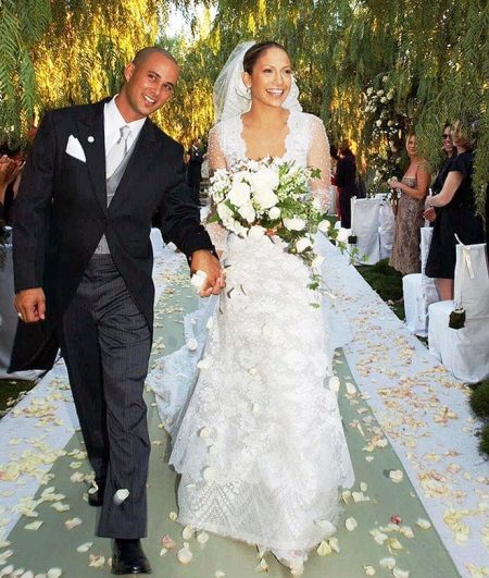 Wedding dress Jennifer Lopez