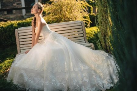 Wedding dress with embroidery skirt