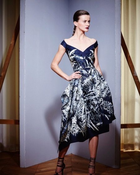 Evening dress for a figure a triangle for New year